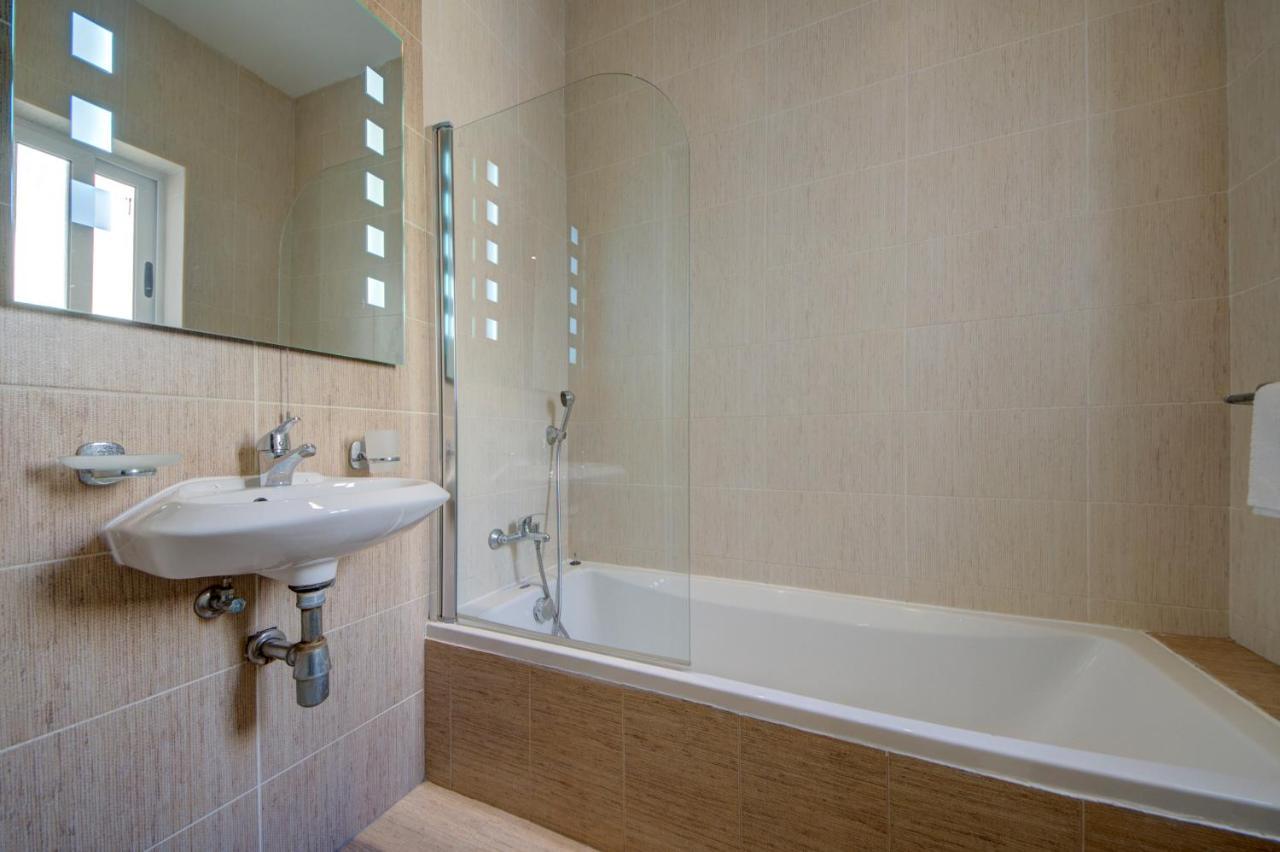 Sapphire Court 2 Bedroom Apartments By Shortletsmalta 斯利马 外观 照片